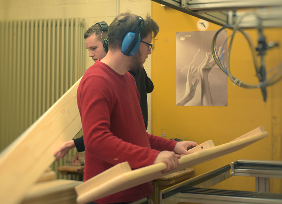Parkbank Produktion in der Schreinerei